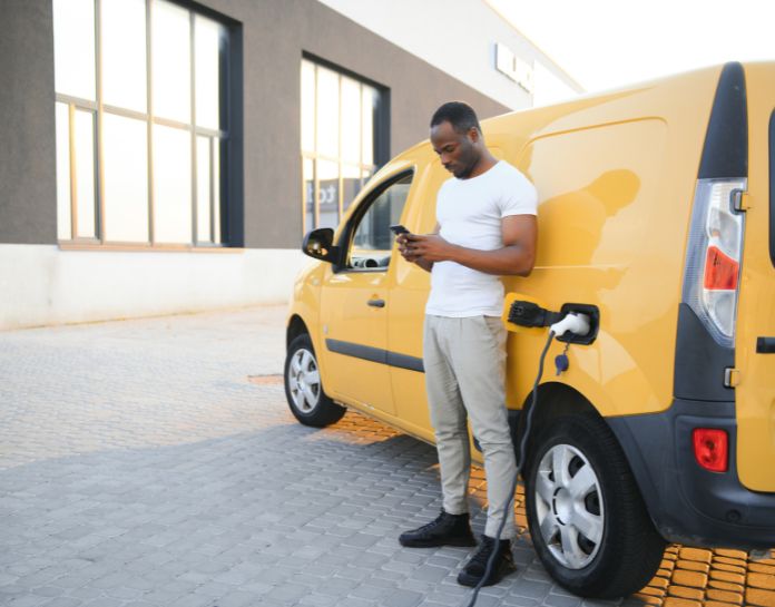 utilitaire electrique entreprise qui recharge